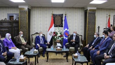 رئيس هيئة النيابة الإدارية يتفقد النيابات الإدارية بمحافظة السويس
