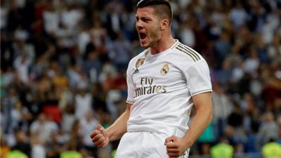 ريال مدريد يعرض على روما مهاجمه الصربي