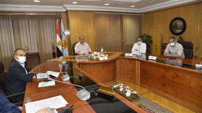 محافظ أسيوط يناقش مشروعات الربع الأول من الخطة الاستثمارية للعام المالي الجديد