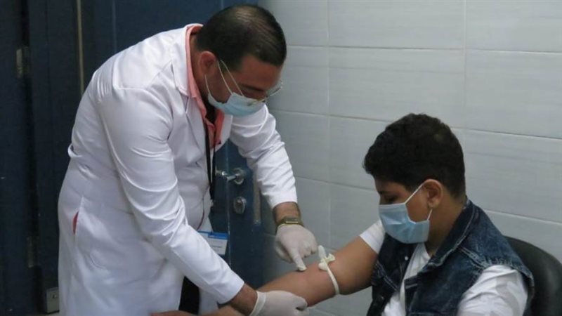 فحص طلاب المدارس