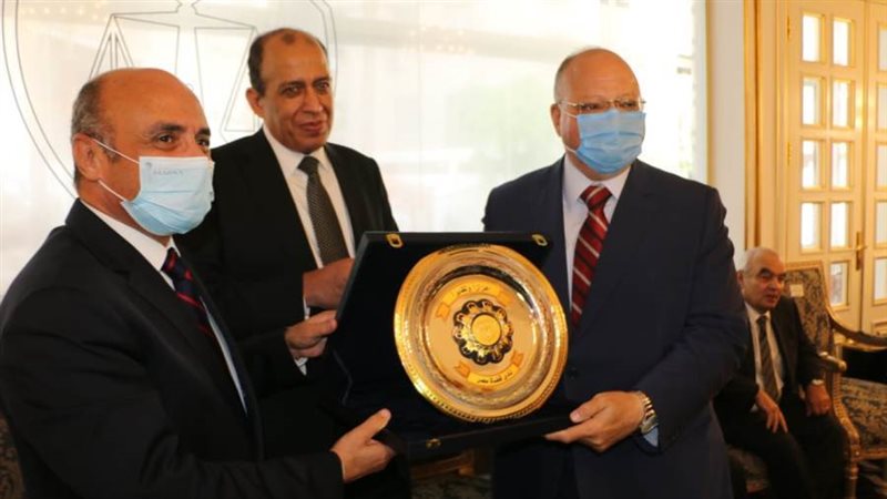 تسليم درع نادى القضاة