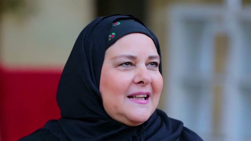 الفنانة دلال عبدالعزيز