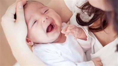 إليكِ 8 أسباب غير الجوع وراء بكاء طفلك الرضيع
