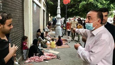 رد فعل محافظ الإسكندرية عقب مشاهدته عدد كبير من أهالي المرضي أمام مستشفى الشاطبي