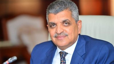 الفريق أسامة ربيع: قناة السويس تشهد عبور ٨٢ سفينة 