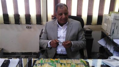 محافظ أسيوط يشدد على حظر تجميع البطاقات التموينية لدى البقالين والمخابز