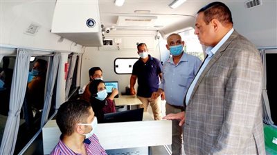 محافظ البحيرة يتفقد ويدشن المركز التكنولوجي المتنقل لتقديم الخدمات  المتميزة للمواطنين