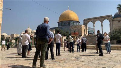  مستوطنون بقيادة حاخام متطرف يقتحمون ساحات المسجد الأقصى