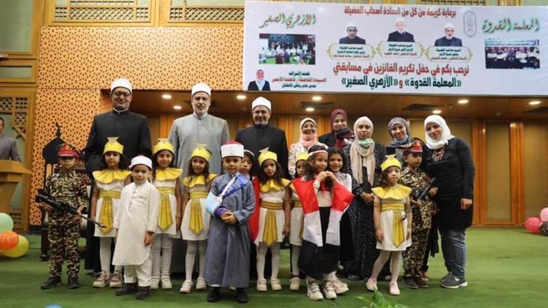 وكيل الأزهر يكرم