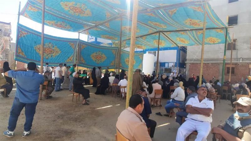 تطعيم المواطنين بلقاح