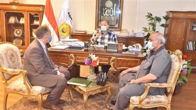 محافظ أسيوط يناقش خطط هيئة الأبنية التعليمية لإنشاءات 230 مدرسة بـ
