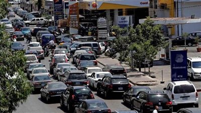 الجيش اللبناني يداهم محطات الوقود المغلقة لمصادرة البنزين لتوزيعه على المواطنين