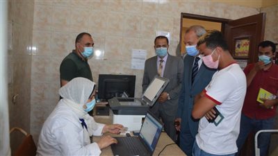 محافظ القليوبية يتفقد مراكز تطعيم الراغبين في السفر للخارج