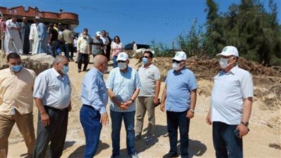 محافظ الشرقية يتفقد مجمع الخدمات الزراعية ضمن 