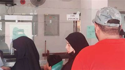 مركز خدمة المواطنين يقدم الخدمات للطلاب وأولياء الأمور بالعريش