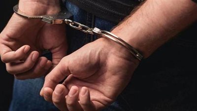 ضبط شخص نصب على المواطنين بدعوى رفع درجات أبنائهم في الثانوية العامة