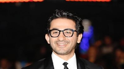 أحمد حلمي يظهر بنفس السيارة في 3 أفلام .. ويسخر من نفسه