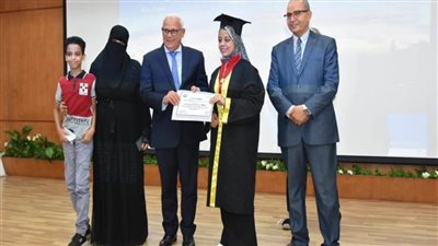 محافظ بورسعيد يكرم أوائل الدبلومات الفنية على مستوى المحافظة