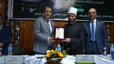 الأزهري: كتاب فن الإلقاء للفنان عبد الوارث عسر من أهم الكتب في مجاله