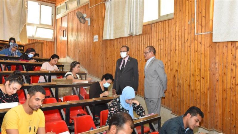 رئيس الجامعة يتفقد