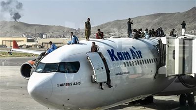 واشنطن بوست: العثور على بقايا بشرية بعجلة طائرة عسكرية قادمة من كابول.. فيديو