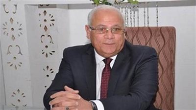 محافظ بورسعيد يهنئ  