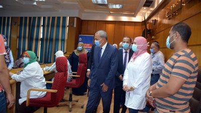 القليوبية: بدء تطعيم الموظفين بمجالس المدن والمديريات الخدمية