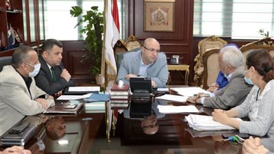 محافظ بني سويف يُحيل مشكلة مواطن للتفتيش المالي والإداري 