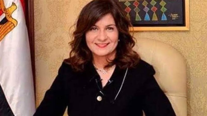 السفيرة نبيلة مكرم