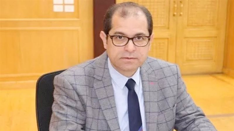 الدكتور يوسف عامر