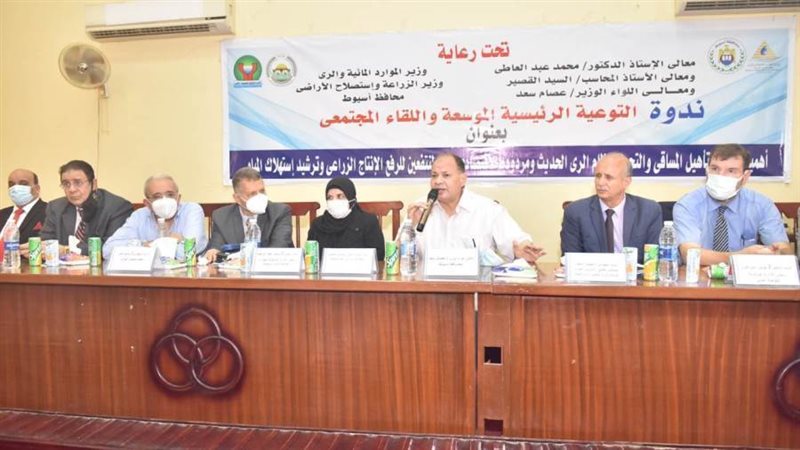 جانب من الندوة