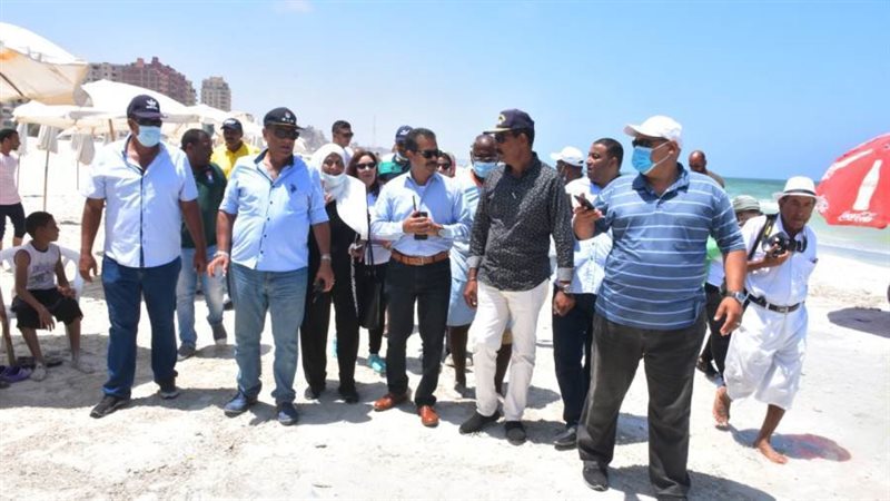 أثناء تفقد الشواطئ