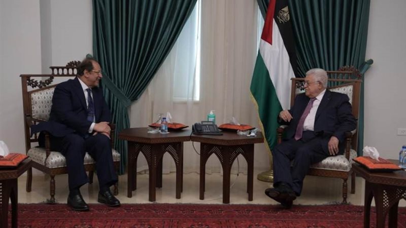 الوزير عباس كامل