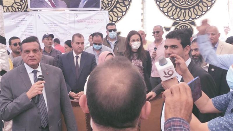 محافظ البحيرة أثناء