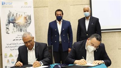 رئيس جامعة الإسكندرية يوقع مشروعا بحثيا في الحوكمة العمرانية