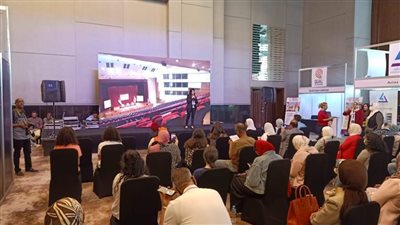 إقبال طلابي كبير علي جناح جامعة حلوان في معرض 