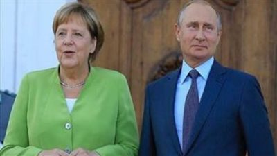 بوتين وميركل يبحثان العلاقات الثنائية بين البلدين والقضايا الدولية