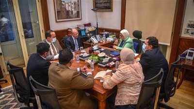 وزيرة الصحة تبحث ميكنة مشروعات الوزارة مع مدير مجمع الإصدارات المؤمنة