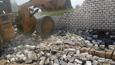 إزالة 5 حالات تعدٍ على الأراضي الزراعية بالبحيرة