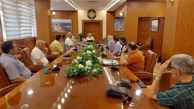 محافظ بورسعيد يتابع سير العمل بعدد من مشروعات الطرق ببورسعيد وبورفؤاد