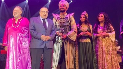 دكتور مصطفى الفقي يشيد بالعرض المسرحي 