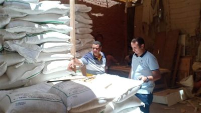 ضبط 9.5 طن سكر وأرز 