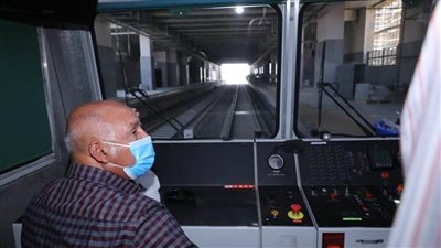 وزير النقل يتفقد معدلات تنفيذ مشروع القطار الكهربائي الخفيف