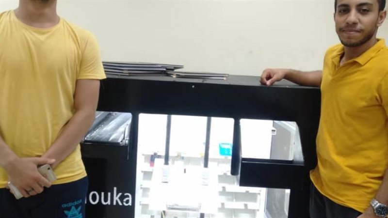 من فريق العمل مع