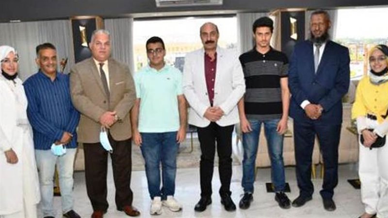 محافظ أسوان