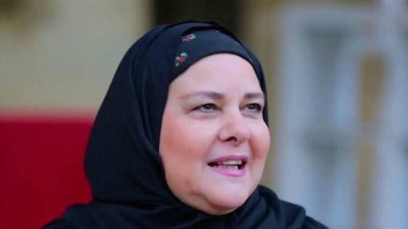 الفنانة دلال عبدالعزيز