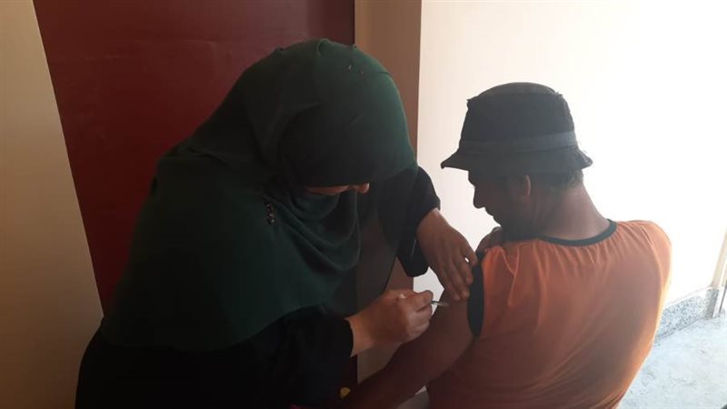 منح اللقاح للمواطنين