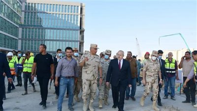 رئيس الهيئة الهندسية والخشت يتفقدان المعهد القومى للأورام الجديد