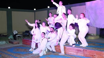 حياة كريمة.. استمرار العرض المسرحي 