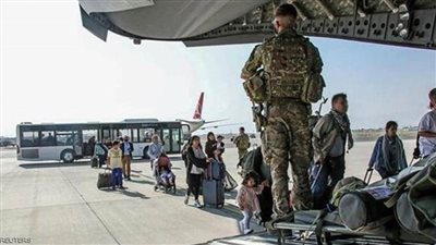 أوكرانيا تُجلي 83 شخصا من أفغانستان